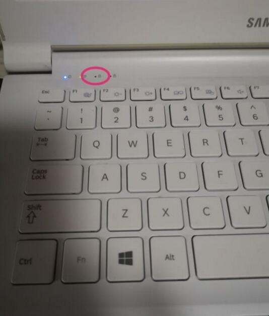 键盘第三个灯怎么关